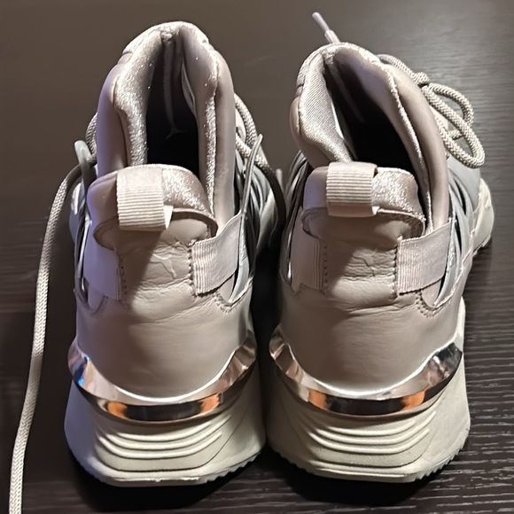 Nice pair of puma Rihanna sneakers - Picture 2 of 4